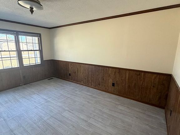 2nd image of 3155 Lakewood Dr
