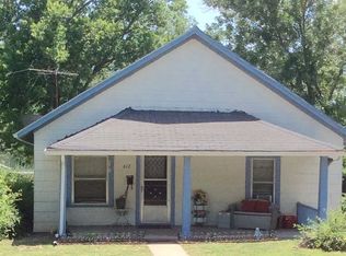 617 E 1st St, Newton, KS 67114