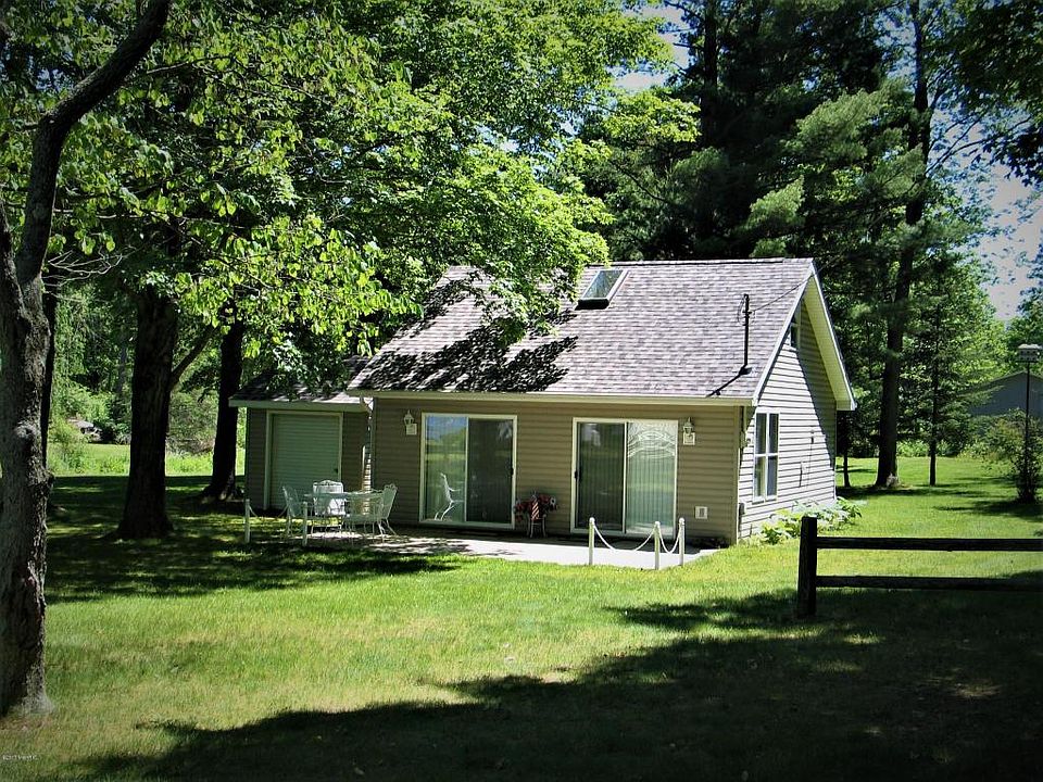 1st image of 5092 Lake Dr