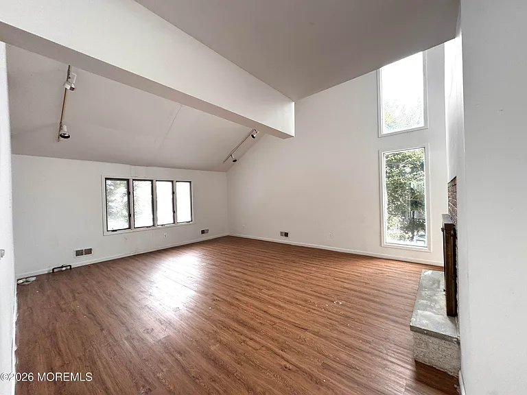 16 Corlies Ave — Photo 4