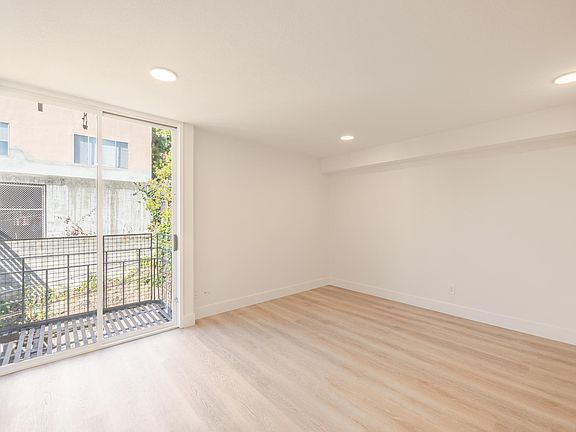 2nd image of 940 Guerrero St APT 15