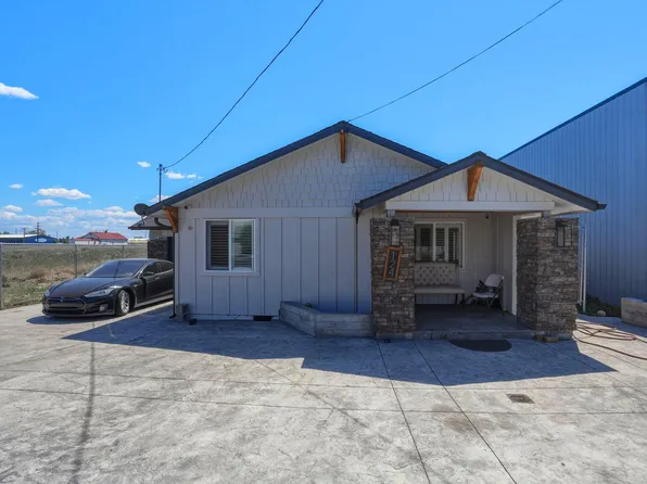 124 W Antler Ave, Redmond, OR 97756