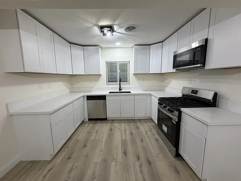 1207 El Tejon Ave #1 — Photo 4