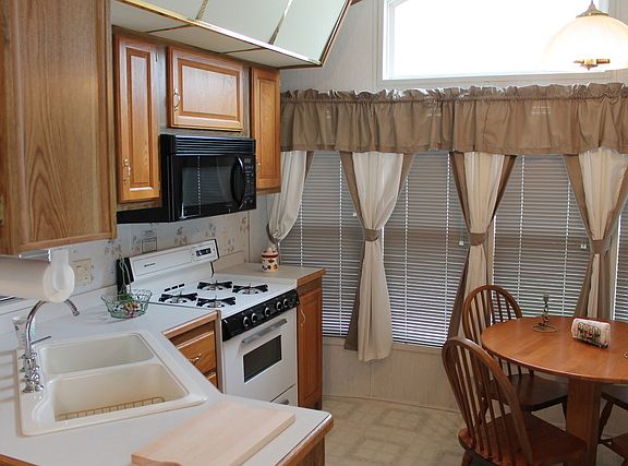2nd image of 140 Dogwood Ln