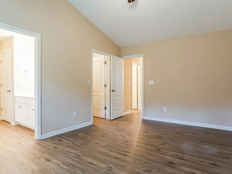 357 Hunterian Pl — Photo 13