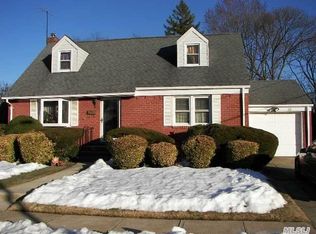 19 Albany St, Elmont, NY 11003