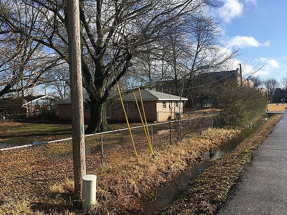 2nd image of 101 SE 13th St