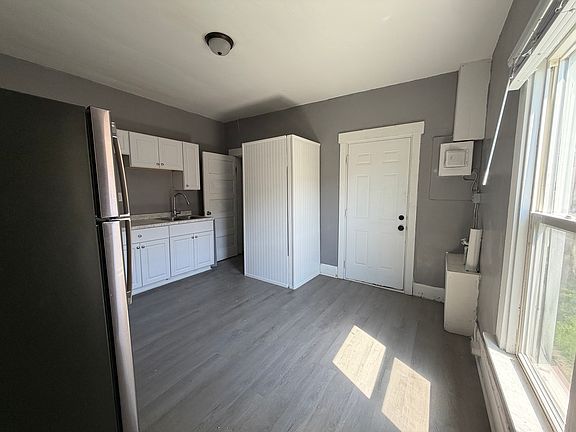 2nd image of 2019-2021 Roosevelt Blvd