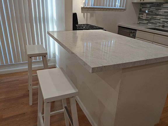 4th image of 1906 N Hollywood Way #101