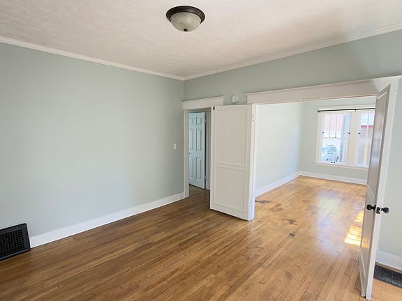 4th image of 728 Fairview Ave NE