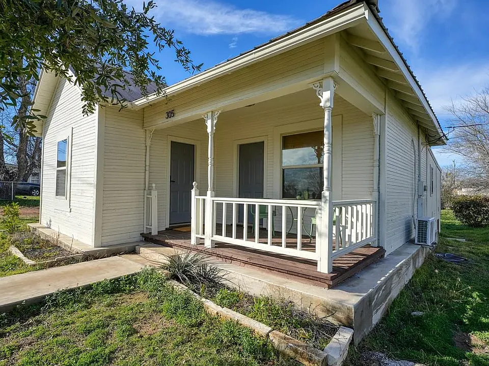 305 W Tarrant St