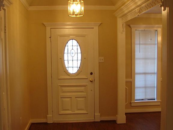2nd image of 1118 Larkspur Ln