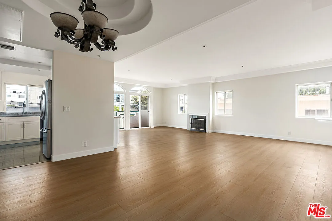2 bed, 2.5 bath, 1656 sqft, $4,900 — Photo 2