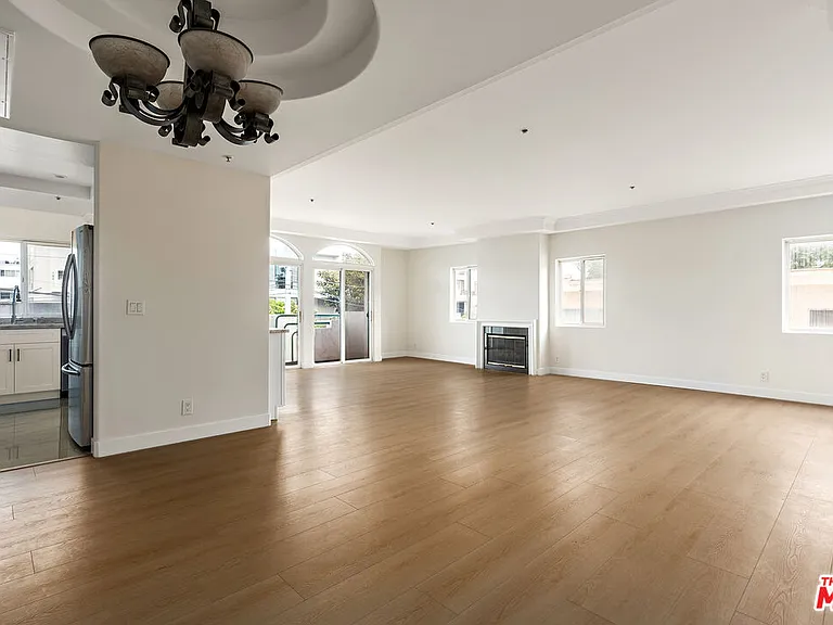 1315 S Saltair Ave #203 — Photo 2