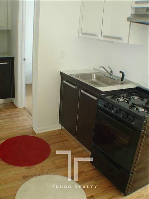 2nd image of 5054 N Winthrop Ave APT 406