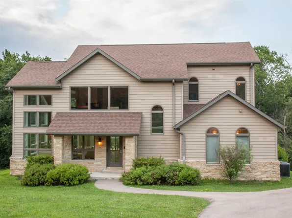 5 Frontier Trl, Galena, IL 61036