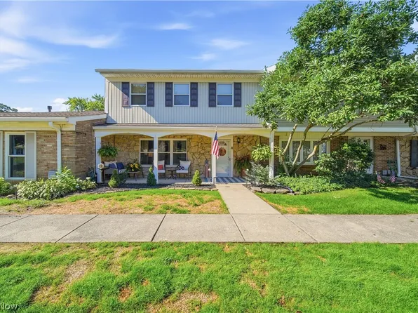 2137 Beechtree Dr, Uniontown, OH 44685
