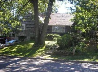 28 Valley View Rd, Great Neck, NY 11021