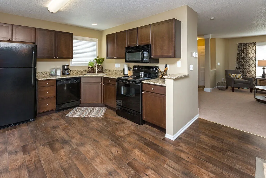 Ashworth Pointe & Foxboro Townhomes — Photo 3