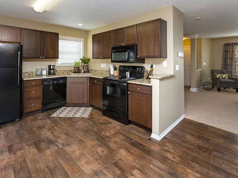 Ashworth Pointe & Foxboro Townhomes — Photo 4
