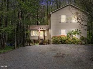 132 Woodhill Ln, Lake Ariel, PA 18436