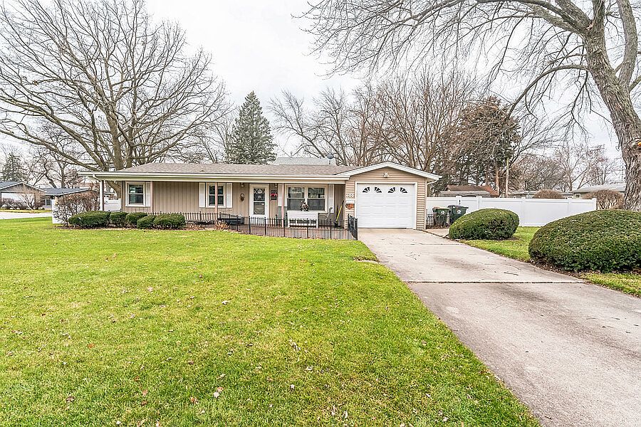 1st image of 402 Harmony Dr
