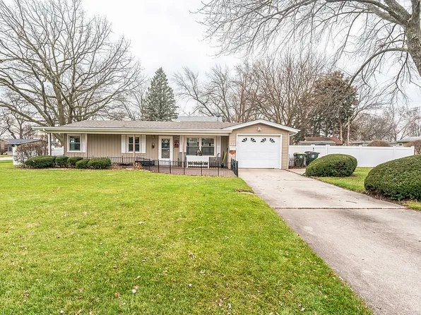 402 Harmony Dr, North Aurora, IL 60542