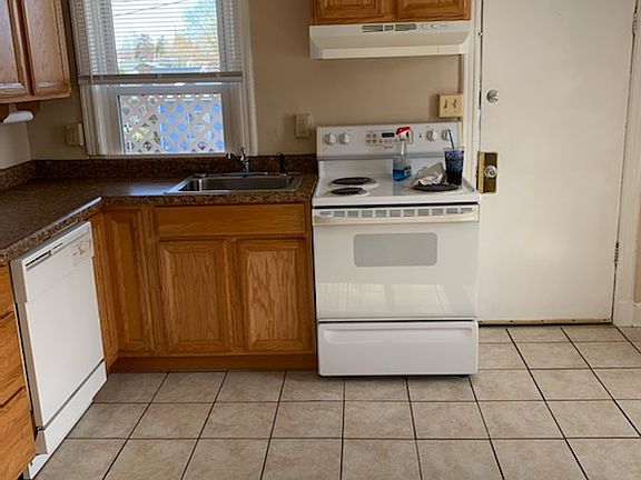2nd image of 602 W Church St #B