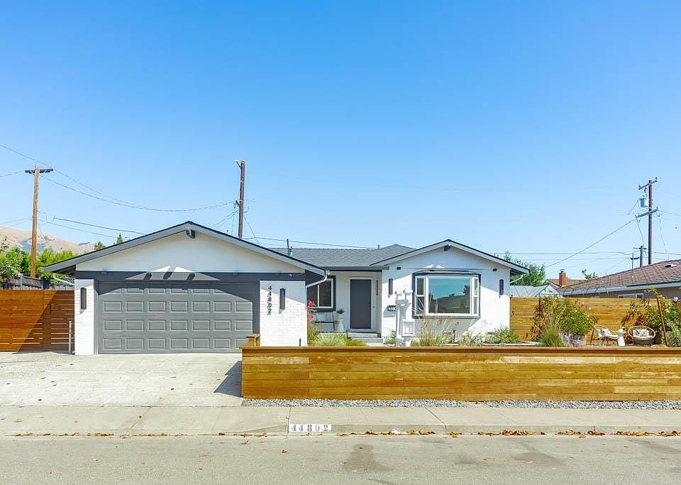 1st image of 44802 Parkmeadow Dr