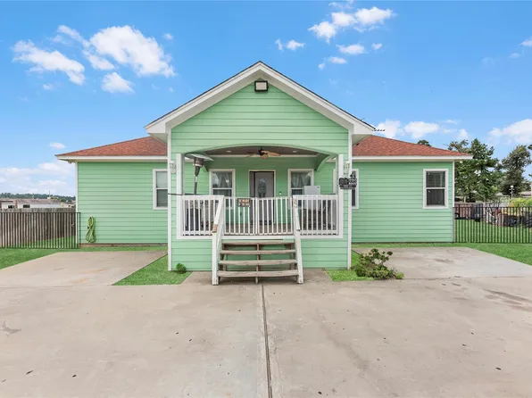 2233 Hoss Ct, Conroe, TX 77306