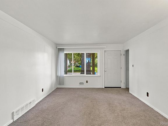 4th image of 3840 Winifred St