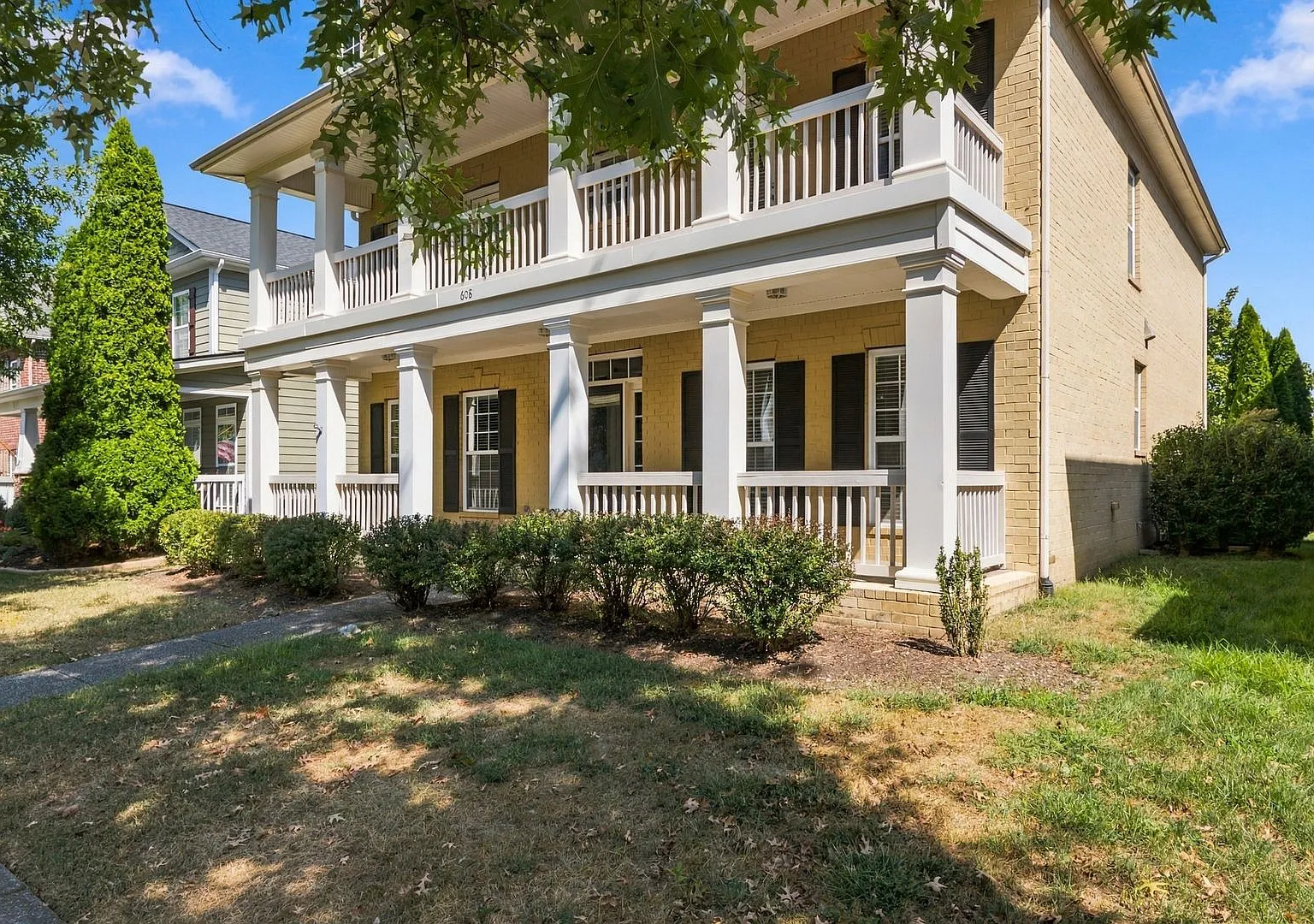 Beautiful 5-Bedroom Home in The Meade of Avalon — Photo 2