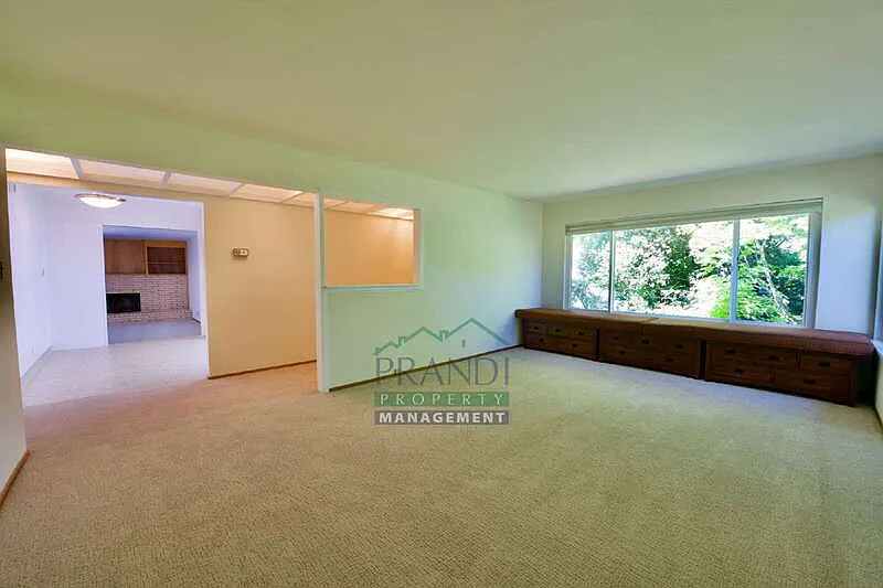 Building Photo - 868 Las Pavadas Ave