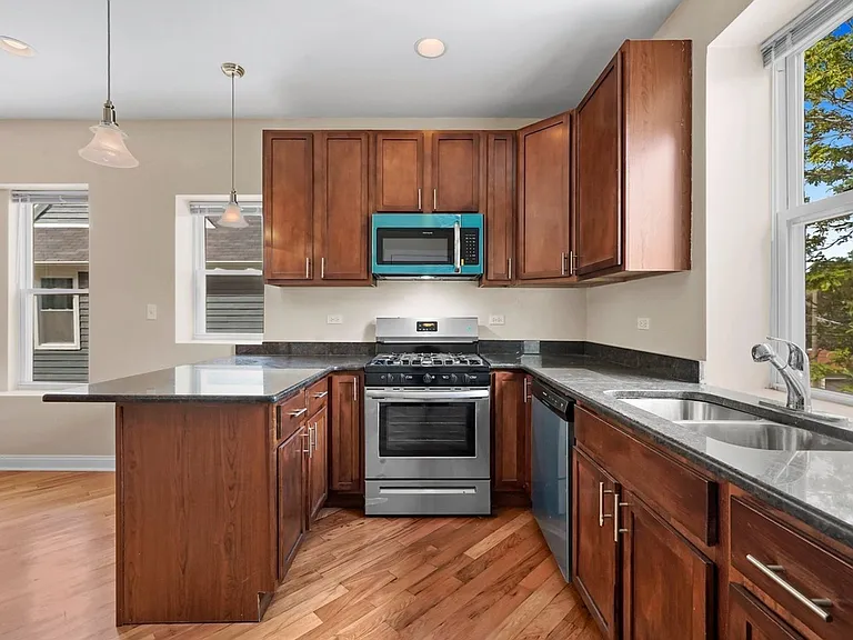 7211 N Damen Ave #2 — Photo 4