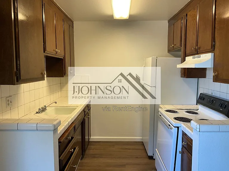 1338 W 12th St #E — Photo 1