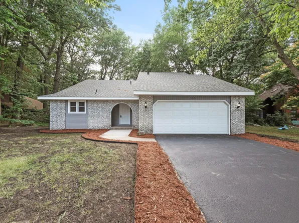 353 Forest Dr, Circle Pines, MN 55014