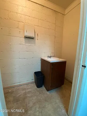 4392 Lee St #1 — Photo 8