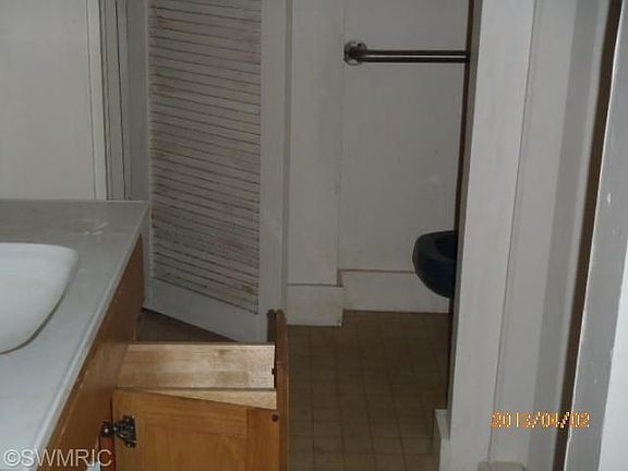 4th image of 701 Douglas Ave