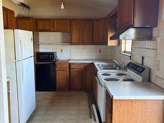 4th image of 5325 S Main St