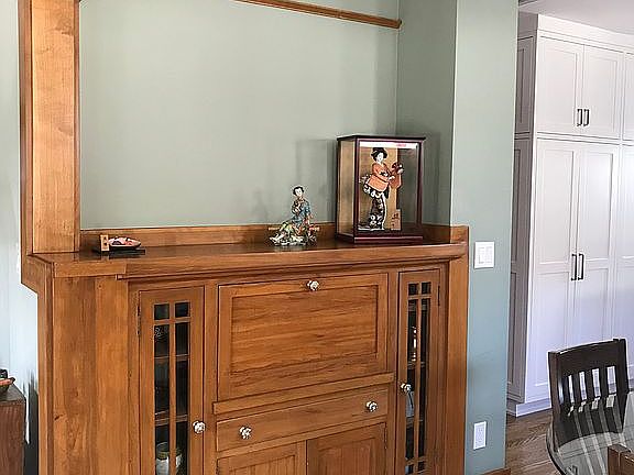 Dining room built-in 1/2