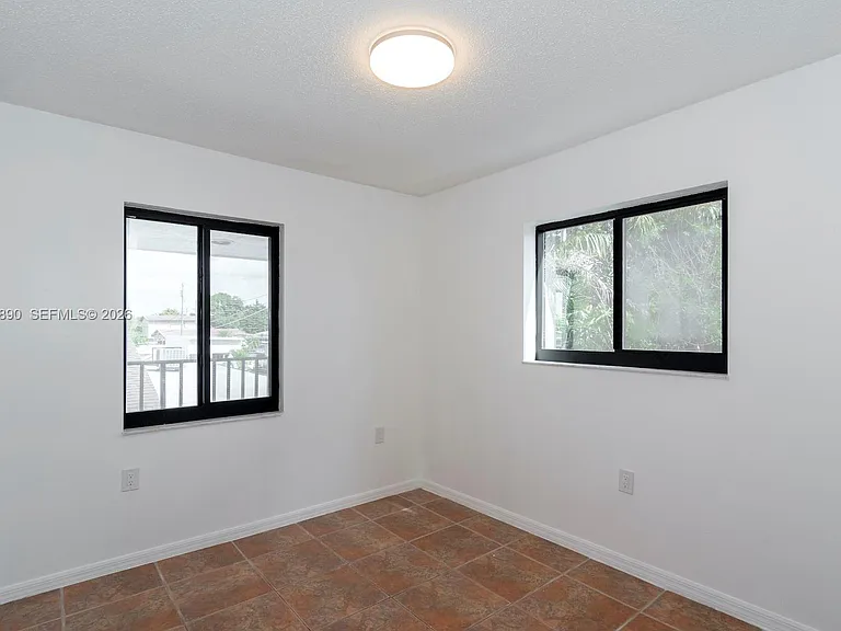 2729 SW 67th Ave — Photo 24