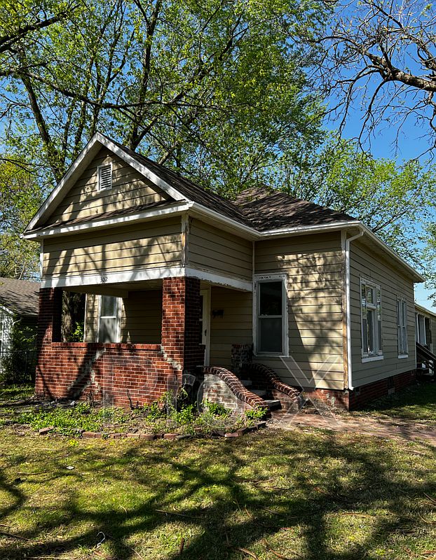 302 S Elm St, Pittsburg, KS 66762 | Zillow