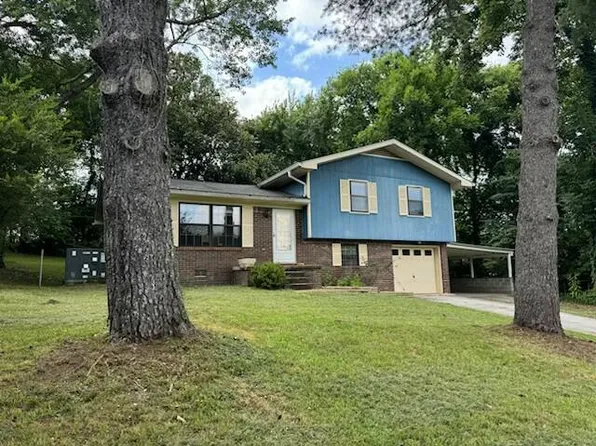 7709 E Village Ln, Hixson, TN 37343