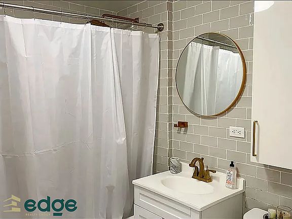 4th image of 255 McKibbin St #414
