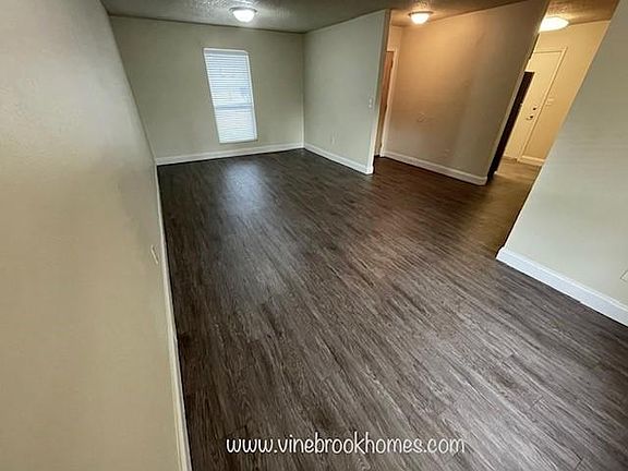 4th image of 103 Barrow Ct