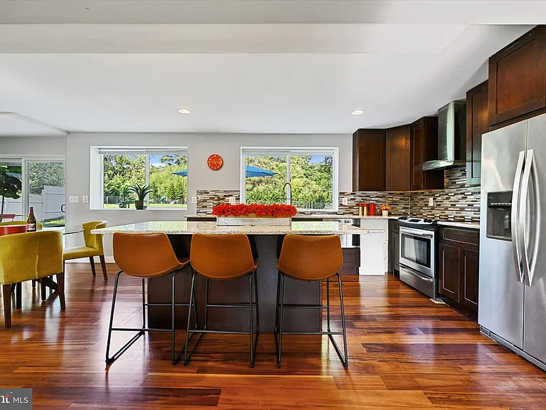 10533 Stevenson Rd — Photo 18