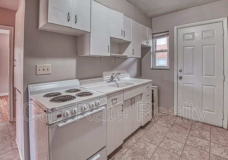 81 N Hampton Rd #B — Photo 12