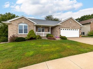3558 Eclipse Cir, Dubuque, IA 52003