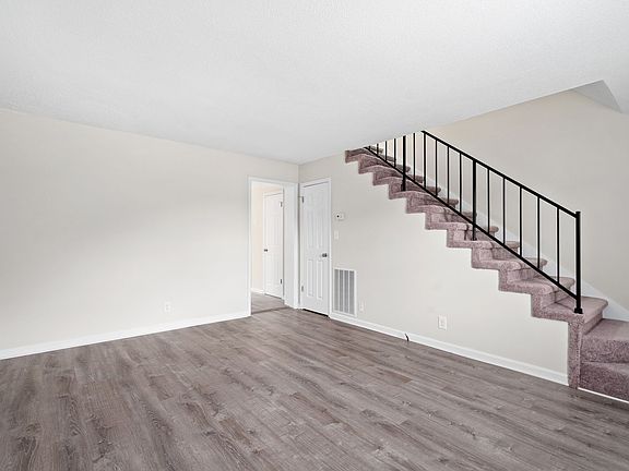 4th image of 1671 Baltimore Dr #C