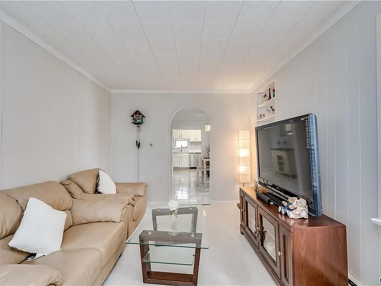 822 Lawrence St — Photo 7